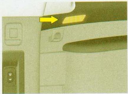 CITROEN C4 PICASSO 2006 - Spots de lecture (2) - 1