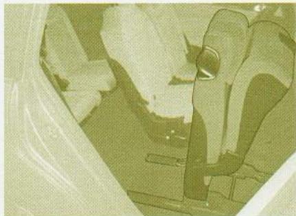 CITROEN C4 PICASSO 2006 - Pour déverrouiller / verrouiller la planche rigide : - 2