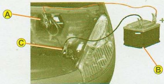 CITROEN C4 PICASSO 2006 - Démarrage avec une batterie de secours - 1
