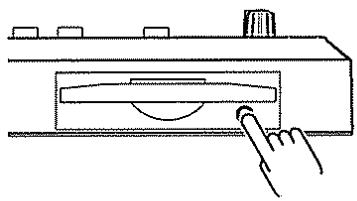 ROLAND BR-8 - Presse le bouton d'éjection. - 1
