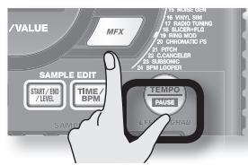ROLAND SP-404SX - Application d'un effet uniquement lorsque vous maintenez le bouton enfoncé (EFFECT GRAB) - 1