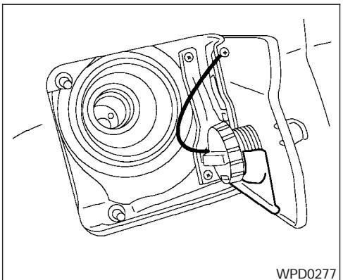 NISSAN FRONTIER 2004 - TRAPPE DU RÉSERVOIR DE CARBURANT - 2