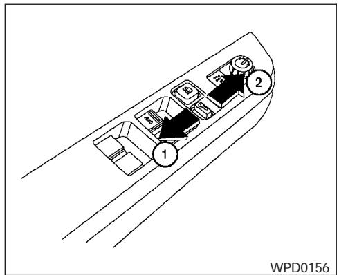 NISSAN FRONTIER 2004 - Verrouillage de l'intérieur   VERROUILLAGE AU MOYEN DE LA COMMANDE DE VERROUILAGE INTÉRIEURE - 1