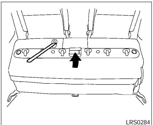 NISSAN QUEST 2006 - Basculement des sièges capitaines de la deuxième rangée - 3