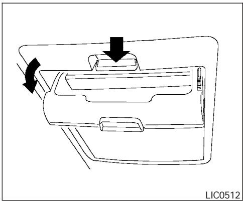 NISSAN QUEST 2006 - Grand casier de rangement - 1