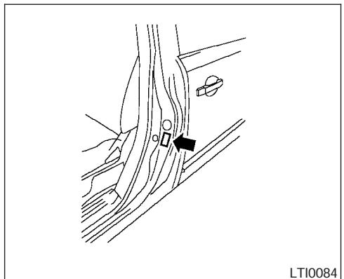 NISSAN QUEST 2006 - INSTALLATION DE LA PLAQUE D'IMMATICULATION AVANT - 1