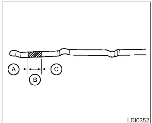 NISSAN QUEST 2006 - VÉRIFICATION DU NIVEAU D'HUILE MOTEUR - 1