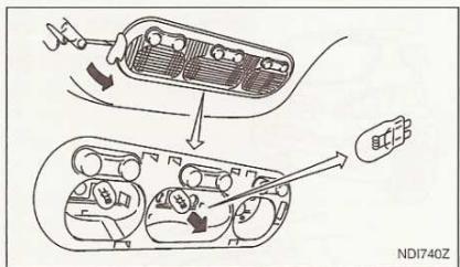 NISSAN QASHQAI PLUS 2 - EMPLACEMENT DES AMPOULES - 7