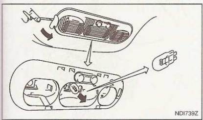 NISSAN QASHQAI PLUS 2 - EMPLACEMENT DES AMPOULES - 9