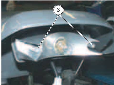 APRILIA QUASAR 50 - CHANGING THE TAIL LIGHT BULB - 1
