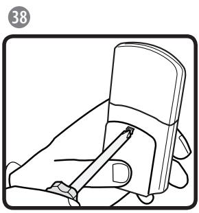 GRACO I MONITOR 2V99 DIGE - E - Installing Batteries - 1
