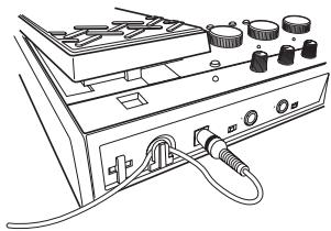 KORG AX10A - Lors d'une alimentation avec l'adaptateur secteur : - 1