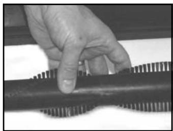 NILFISK 212 - CHANGING OR CLEANING OF THE BRUSH - 3