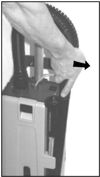 NILFISK 212 - REMARQUE! Débranchetz derniers le cordon d'alimentation avant toute opération de maintenance sur l'appareil. - 6