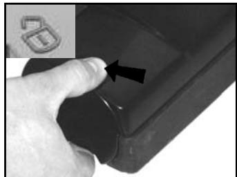 NILFISK 212 - REEMPLACEMENT OU NETTOYAGE DE LA BROSSE - 1