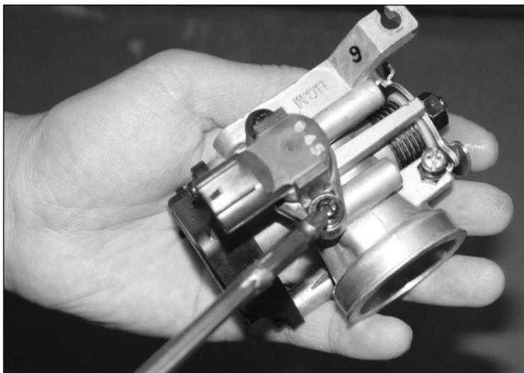 DAELIM EMS-ENGINE MANAGEMENT SYSTEM - ATTENTION AVANT DEMONTAGE COUPER LE CONTACT - 2