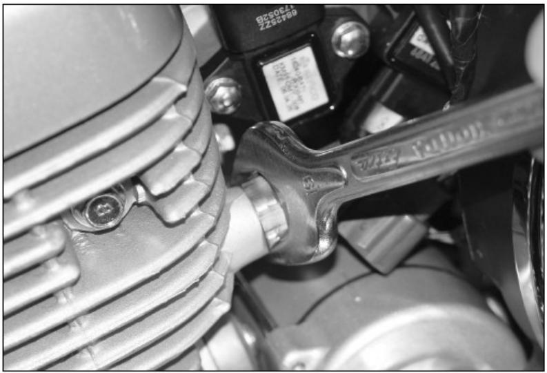 DAELIM EMS-ENGINE MANAGEMENT SYSTEM - ATTENTION AVANT DEMONTAGE COUPER LE CONTACT - 2