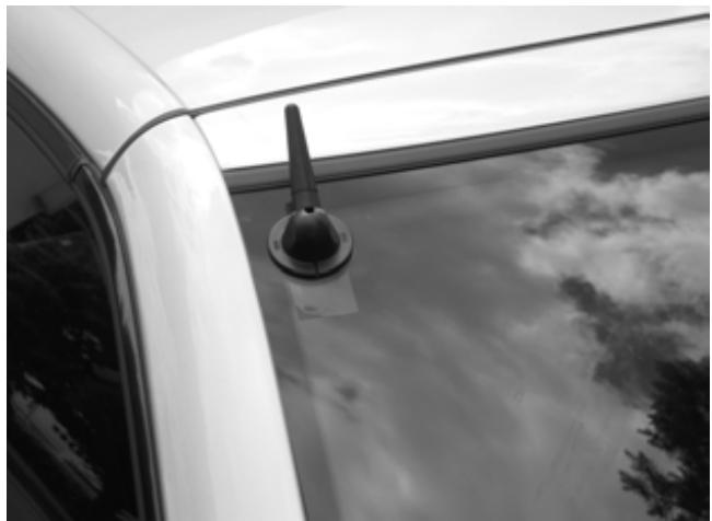 BECKER ONLINE PRO 7800 - Montage de l'antenne GSM/GPS - 4