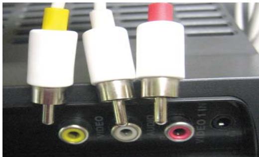 POLAROID MPU-043315B - Branchement du cable A/V - 1