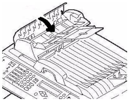 OKI C5550NMFP - Eliminação de atolamentos de papel Encravamento de Scanner (ADF) - 4