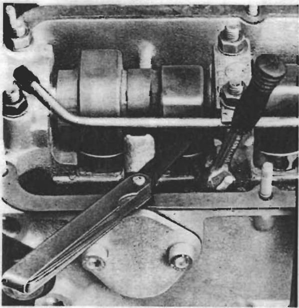 PORSCHE 924 - CONTROLE ET REGLAGE DU JEU DES SOUPAPES - 1