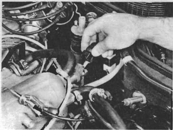 PORSCHE 924 - CONTROLE DU FONCTIONNEMENT DE LA SOUPAPE DE DEPART A FROID - 1