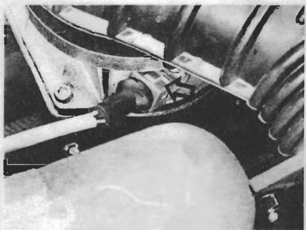 PORSCHE 924 - CONTROLE DU DEBIT DE LA POMPE A ESSENCE - 4