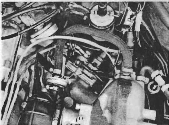 PORSCHE 924 - DEPOSE ET REPOSE DU DISTRIBUTEUR D'AIR D'APPOINT - 1