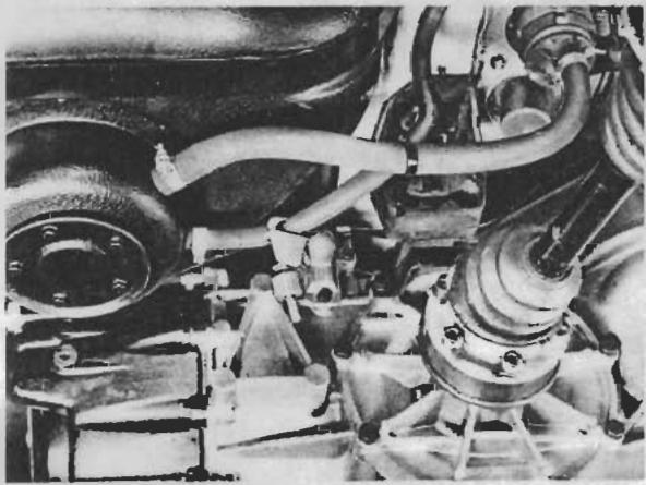 PORSCHE 924 - CONTROLE DU DEBIT DE LA POMPE A ESSENCE - 1
