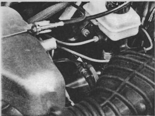 PORSCHE 924 - CONTROLE DU DEBIT DE LA POMPE A ESSENCE - 2