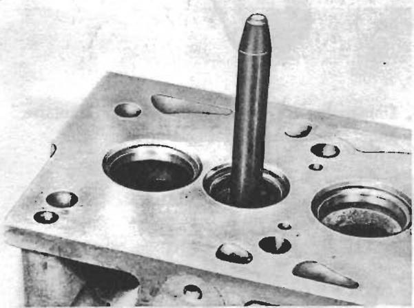 PORSCHE 924 - REEMPLACEMENT DES GUIDES DE SOUPAPES - 1