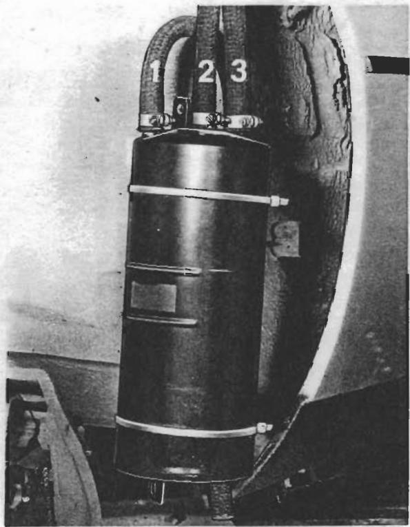 PORSCHE 924 - DEPOSE ET REPOSE DU RESERVOIR DE CHARBON ACTIF - 2