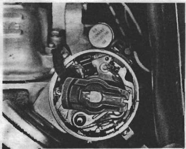 PORSCHE 924 - DEPOSE ET REPOSE DU DISTRIBUTEUR D'ALLUMAGE - 2