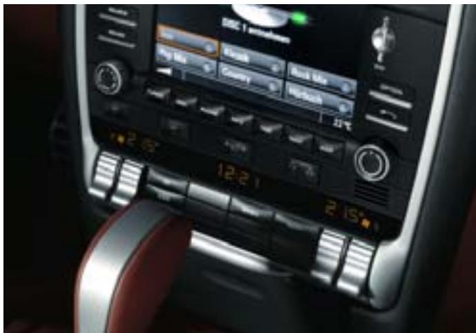 PORSCHE CAYENNE GTS PD EDITION 3 - À l'intérieur : la constance de l'air climatisé. - 2
