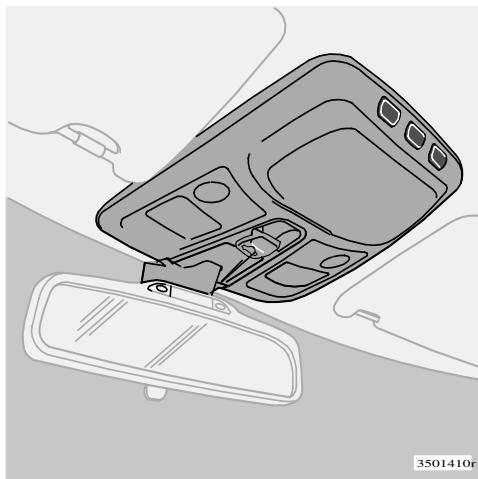 VOLVO V70 - Remplacement du miroir de courtoisie - 1