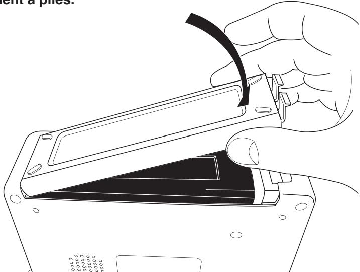 FOSTEX FR-2LE - 1) Otez le couvercle du compartiment à piles, sur le fond du FR-2LE. - 4