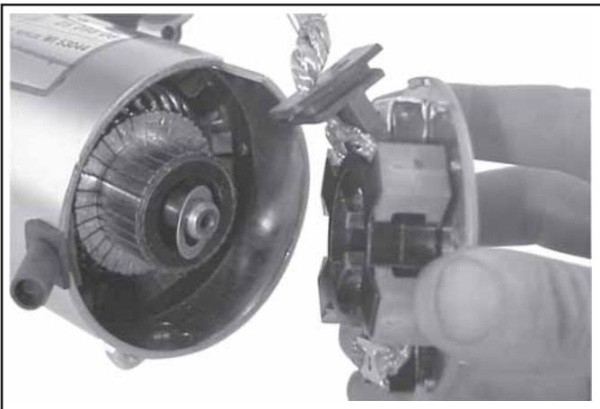 KOHLER CV20 - Démontage du démarreur - 5