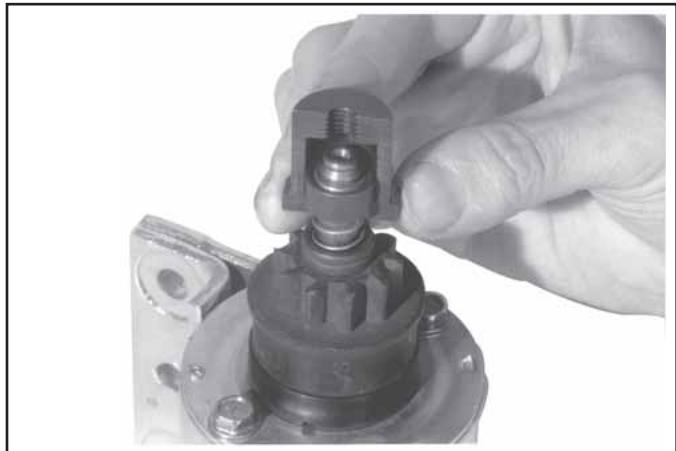 KOHLER CV20 - Installation de la bague de maintien - 1