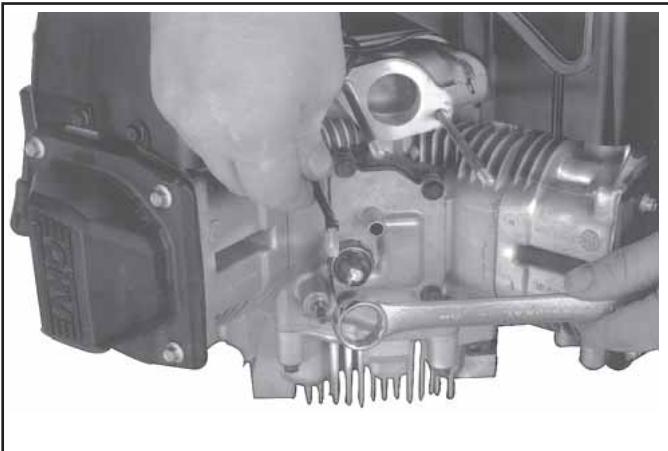 KOHLER CV20 - Dépose de Oil Sentry™ - 1