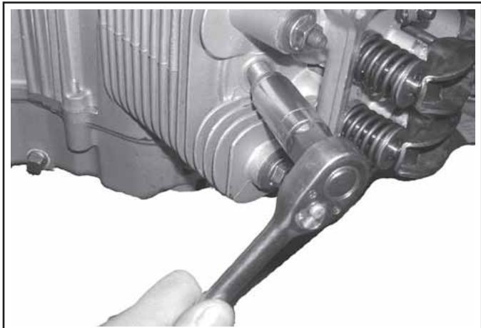 KOHLER CV20 - Dépose des bougies - 1