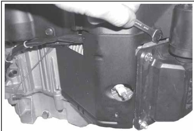 KOHLER CV20 - Dépose des chicanes externes et du carter du ventilateur - 4