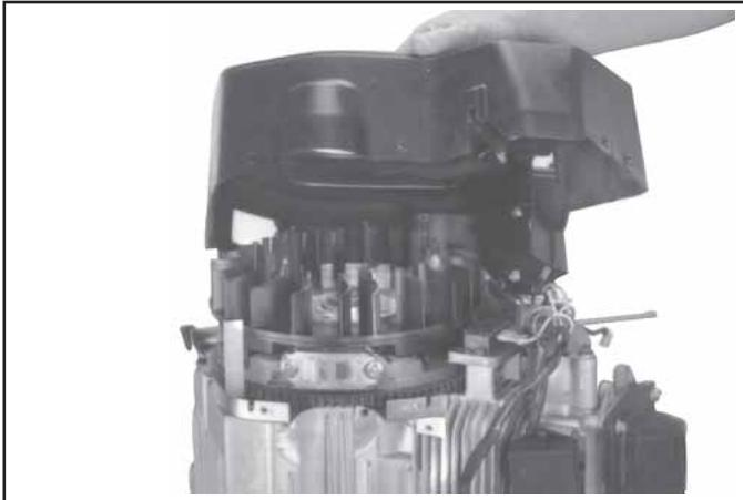 KOHLER CV20 - Dépose des chicanes externes et du carter du ventilateur - 7