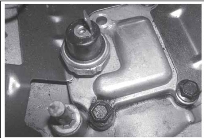 KOHLER CV20 - Installation de Oil Sentry™ (si le modele en est équipé) - 1