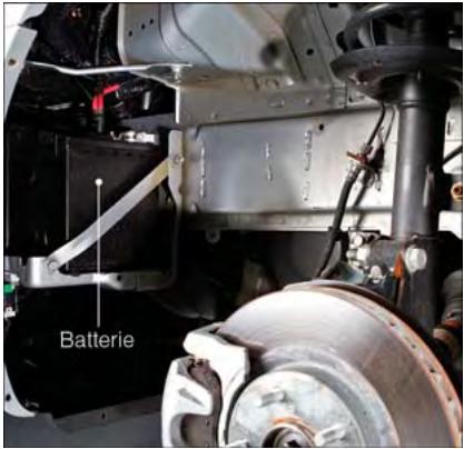 DODGE AVENGER - EMPLACEMENT DE LA BATTERIE - 1