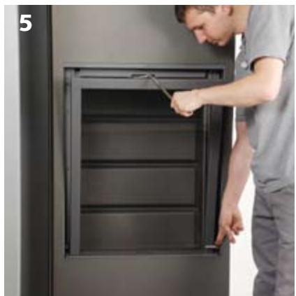 STUV 21-65H - Placement de la préhension d'ouverture de vitre du foyer - 5