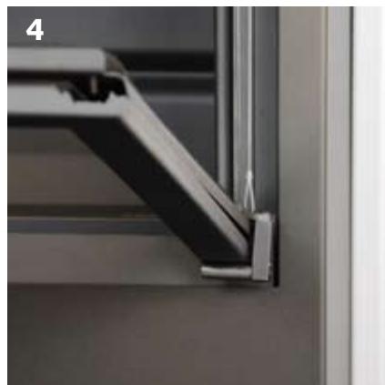 STUV 21-65H - Placement de la préhension d'ouverture de vitre du foyer - 4