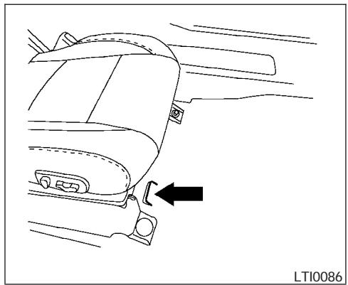 INFINITI QX56 - PLAQUE DU NUMERO D'IDENTIFICATION DU VEHICULE (NIV) - 1