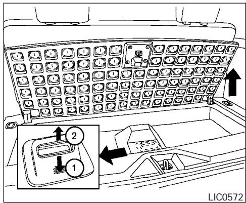 INFINITI QX56 - BAC DE RANGEMENT DE L'AIRE DE CHARGEMENT - 1