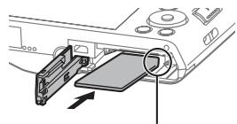 SONY DSC-W830 PACK  : ETUI - Een geheugenkaart plaatsen (los verkrijgbaar) - 2