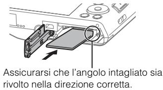 SONY DSC-W830 PACK  : ETUI - Inserimento di una scheda di memoria (in vendita separamente) - 2